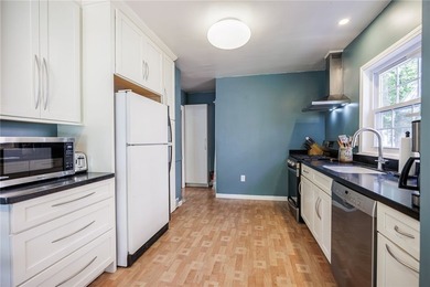 Conveniently located just minutes from the University of - photo 18