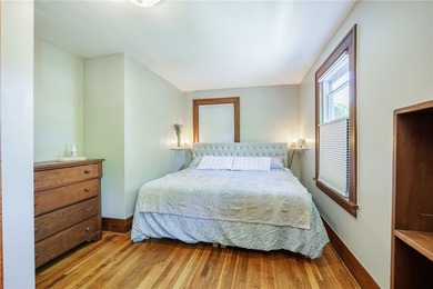 Conveniently located just minutes from the University of - photo 19