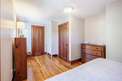 Conveniently located just minutes from the University of - photo 21