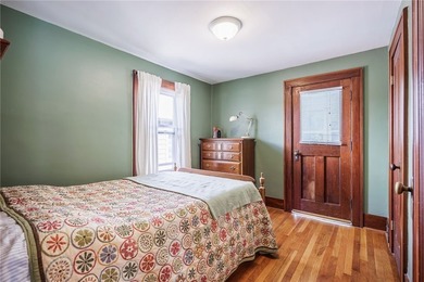 Conveniently located just minutes from the University of - photo 22