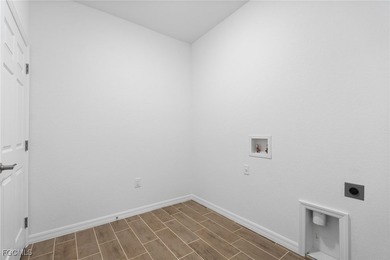 Brand new construction located on a freshwater canal in a highly - photo 22