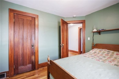 Conveniently located just minutes from the University of - photo 23