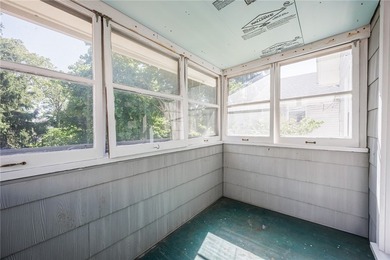 Conveniently located just minutes from the University of - photo 24