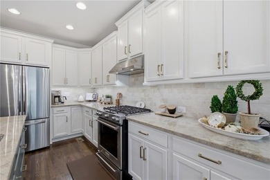 Welcome to your private retreat in the prestigious, gated Lake - photo 25