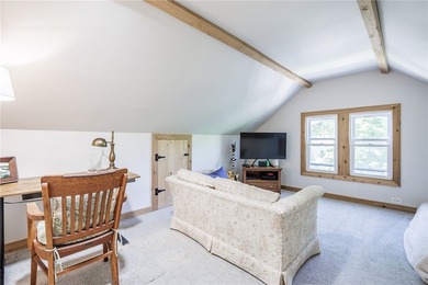 Conveniently located just minutes from the University of - photo 29