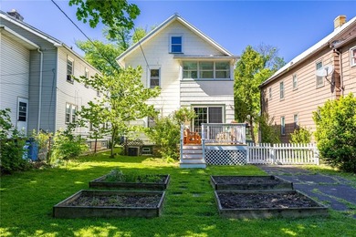 Conveniently located just minutes from the University of - photo 37