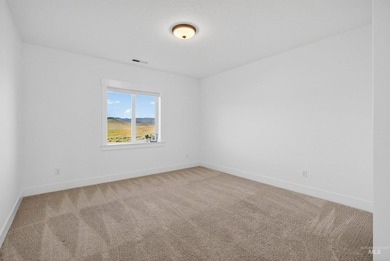 Minutes to Micron, Lucky Peak, River and Greenbelt access. Quiet - photo 39