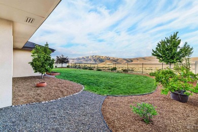Minutes to Micron, Lucky Peak, River and Greenbelt access. Quiet - photo 42