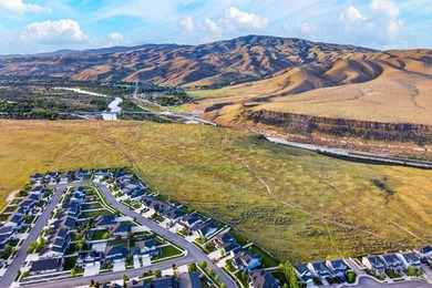 Minutes to Micron, Lucky Peak, River and Greenbelt access. Quiet - photo 48