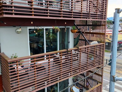 OPEN HOUSE Saturday, March 14th 11-1! Upper Floor Corner Condo