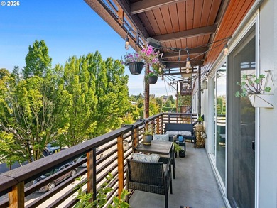 OPEN HOUSE Saturday, March 14th 11-1! Upper Floor Corner Condo