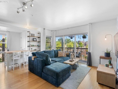 OPEN HOUSE Saturday, March 14th 11-1! Upper Floor Corner Condo