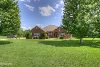 Welcome home to this immaculate 3-bedroom, 3 full-bath residence - photo 3