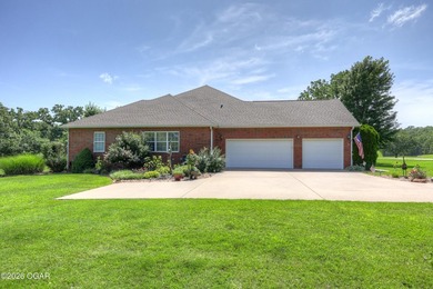 Welcome home to this immaculate 3-bedroom, 3 full-bath residence - photo 5