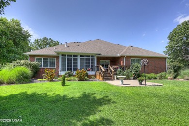Welcome home to this immaculate 3-bedroom, 3 full-bath residence - photo 8