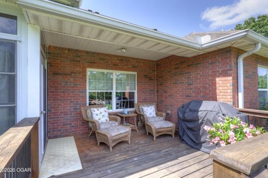 Welcome home to this immaculate 3-bedroom, 3 full-bath residence - photo 9