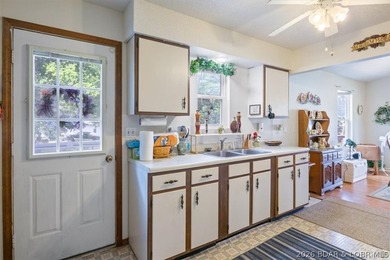 Vacation or Full Time Home. Well taken care of 3 Bedroom 2 Bath - photo 11
