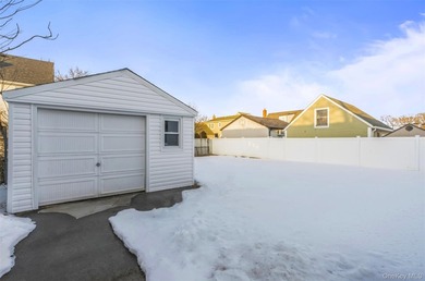 Beautifully renovated one-family home in the heart of North - photo 16