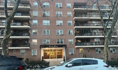 Welcome to this spacious and well-maintained first-floor - photo 2
