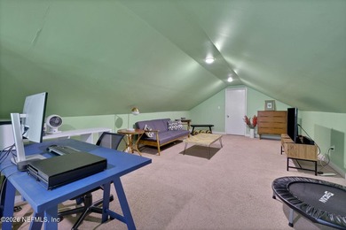 Priced to sell! This stunningly remodeled bungalow perfectly - photo 33
