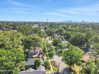 Priced to sell! This stunningly remodeled bungalow perfectly - photo 50