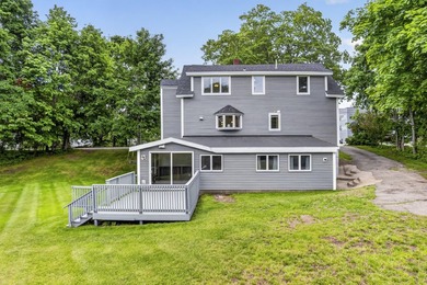 This quintessential Coastal Maine Bungalow is located minutes - photo 3