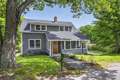 This quintessential Coastal Maine Bungalow is located minutes - photo 8