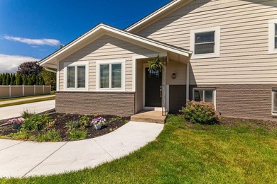 Share neighborhood access to Pewaukee Lake while enjoying the - photo 4