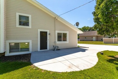 Share neighborhood access to Pewaukee Lake while enjoying the - photo 8