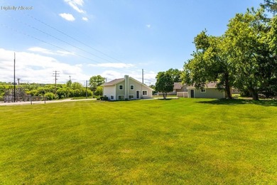 Share neighborhood access to Pewaukee Lake while enjoying the - photo 9