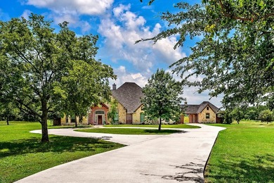 Spacious custom built home on 6.3 acres. Serene country setting - photo 2