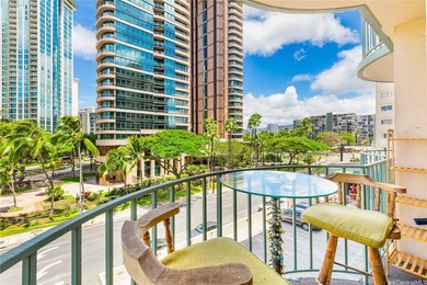 Welcome to the Royal Aloha, a rare resort-zoned building in - photo 11