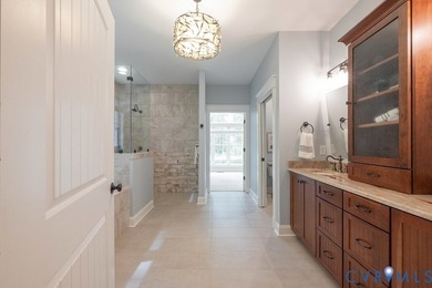 Lovely custom-built home presents a rare opportunity to - photo 34