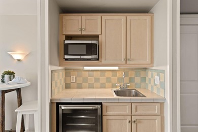 This one stands out!! Stunning 6th-floor condo with breathtaking - photo 41