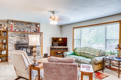 Spacious 4 bed, 3 bath home with fully finished walk-out - photo 8