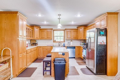 Spacious 4 bed, 3 bath home with fully finished walk-out - photo 10