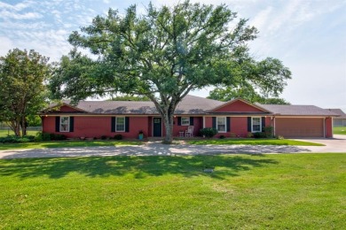 Lake Home For Sale in Gainesville, Texas
