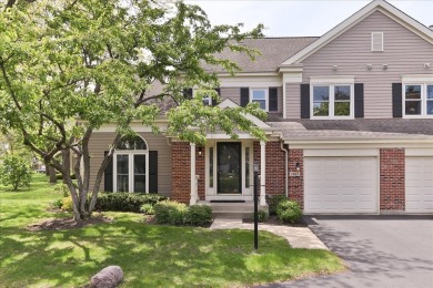 Lake Townhome/Townhouse Sale Pending in Arlington Heights, Illinois
