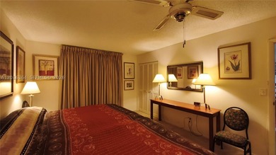 Beautiful large apartment with open dining and living room area - photo 14