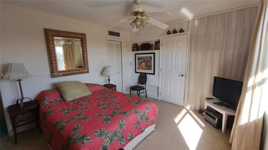 Beautiful large apartment with open dining and living room area - photo 21