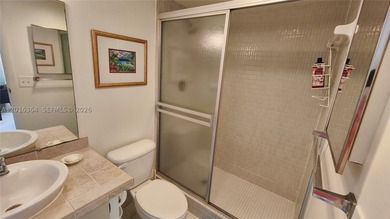 Beautiful large apartment with open dining and living room area - photo 23