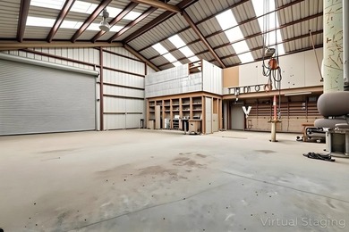 A rare Redding legacy estate - nearly 16 acres with three - photo 14