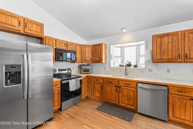 Golf Course Home with Stunning Mountain Views! Spacious - photo 14