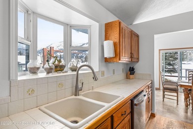 Golf Course Home with Stunning Mountain Views! Spacious - photo 16