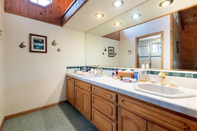 A rare Redding legacy estate - nearly 16 acres with three - photo 25