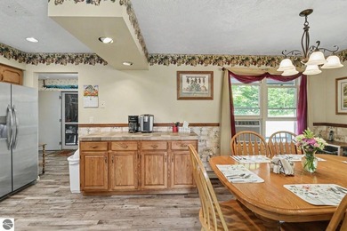 Rare opportunity to own a spacious 10 bedroom country estate on - photo 17