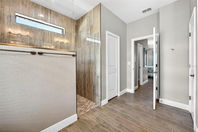 GOLF VIEWS! BEAUTIFUL 3 BEDROOM, 2 BATH, 3-CAR GARAGE HOME IN - photo 19