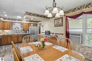 Rare opportunity to own a spacious 10 bedroom country estate on - photo 19