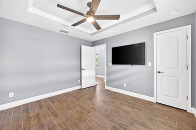 GOLF VIEWS! BEAUTIFUL 3 BEDROOM, 2 BATH, 3-CAR GARAGE HOME IN - photo 21