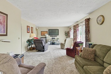 Rare opportunity to own a spacious 10 bedroom country estate on - photo 24